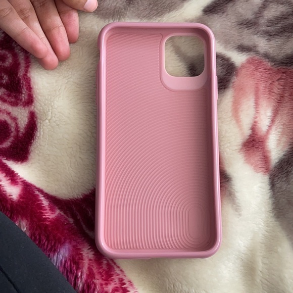 GEAR4 iPhone 11 Pro Max case! - Picture 2 of 2